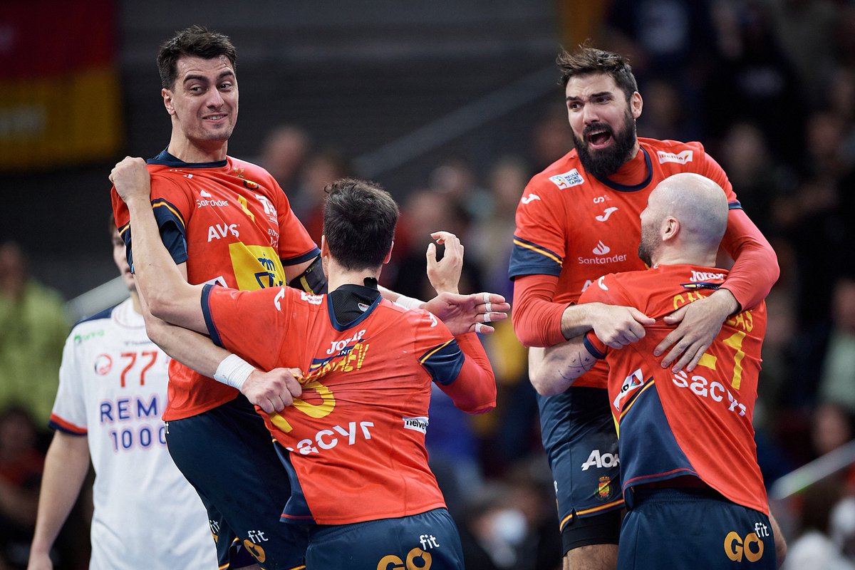 Eduagullo's tweet photo. ¡Bronceeee! Otro éxito del balonmano español, otra medalla más. Y otra vez, igual que en 2011, arrebantándoselo a Suecia en su casa. https://t.co/8UX8aHPGv3