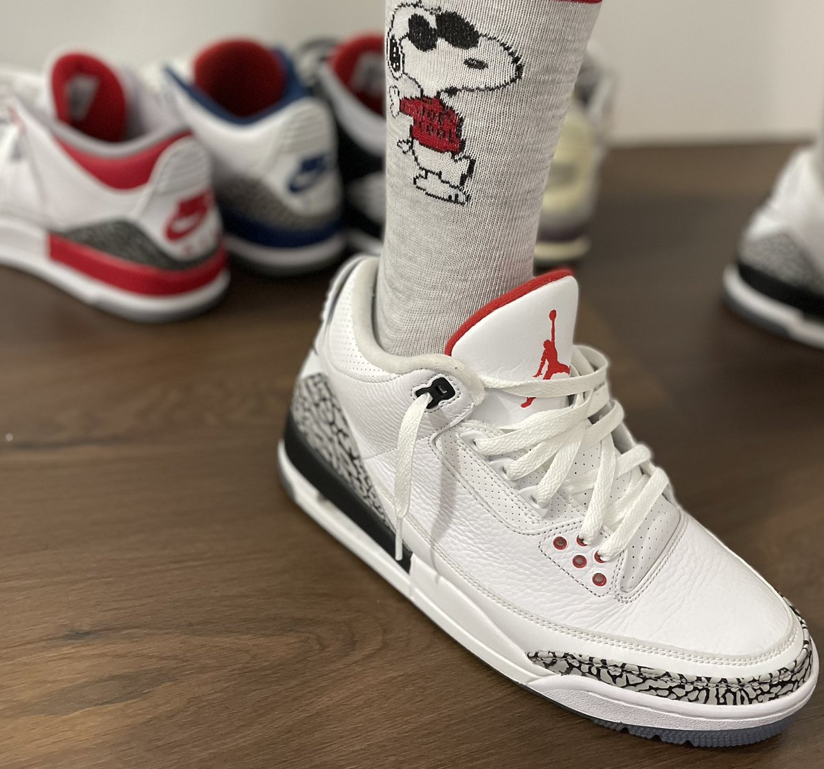 slowdowntitodam's tweet image. Am I the only person that doesn’t cop 3’s, 4’s, 5’s, and 6’s without “Nike Air” on the tab? #4of4 #snoopy 🧦 #snkrsliveheatingup #snkrs #yoursneakersaredope #kotd #wearyourkicks #sneakerhead #sneakerheads