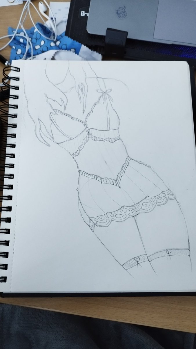 serpend1ne's tweet photo. A lol sketch because it's been a while skdjd https://t.co/cpAvbLzTMh