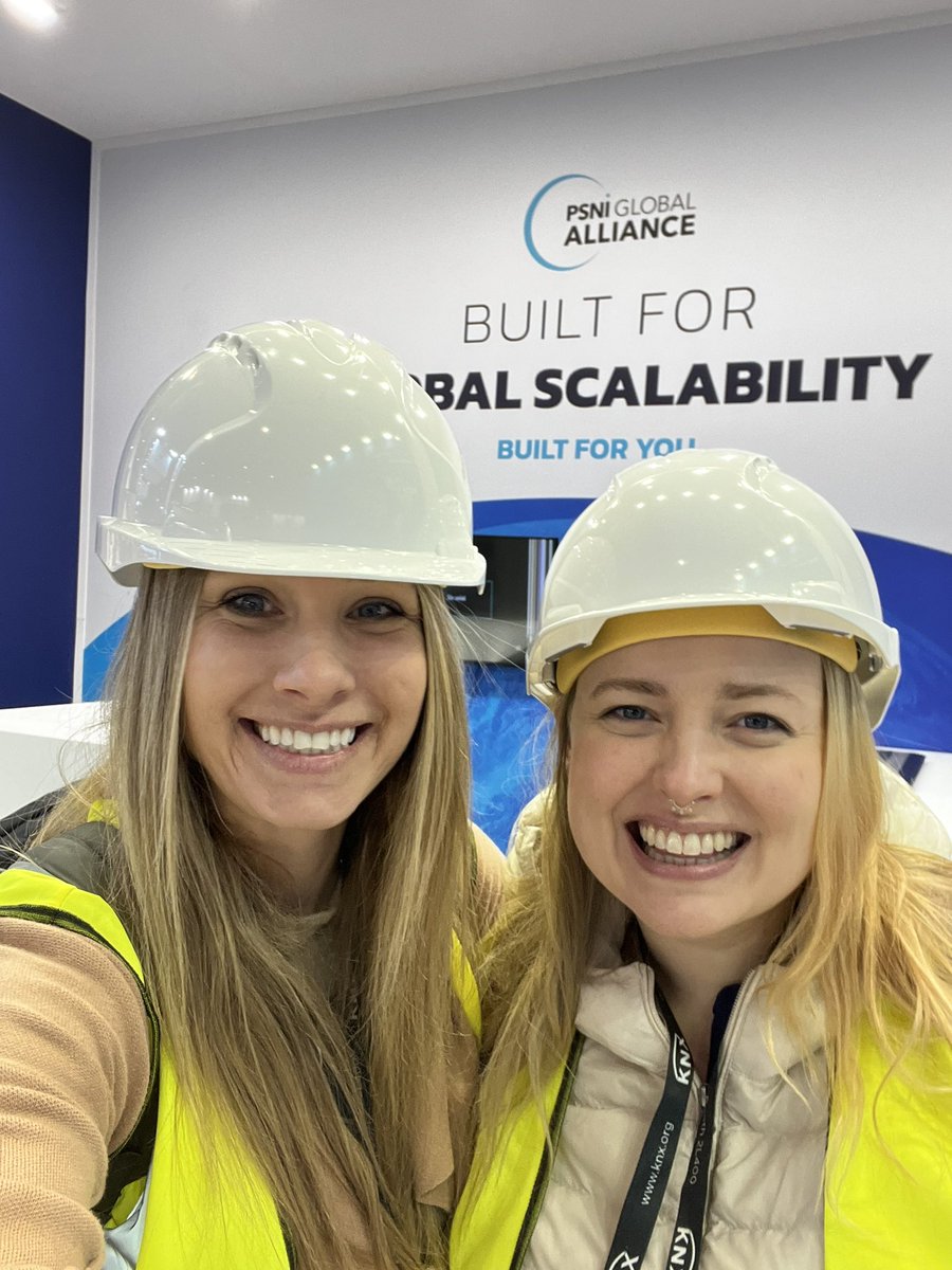 PSNI_AV's tweet photo. The stand builders at work! 💪🏻 https://t.co/qqZrwj4geH