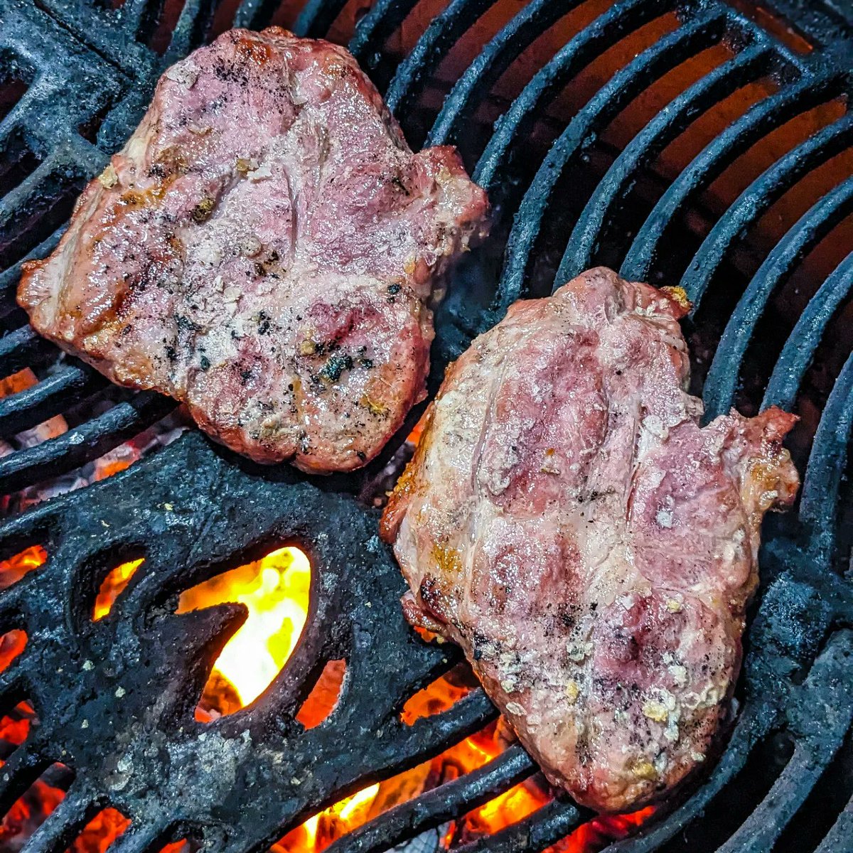 Ribeye pork steaks with a creamy mushroom sauce.

I haven't cooked outside for AGES! Time to fix that 🤩

Some pork rib eyes from @swaledalebutchers cooked on the Napoleon Pro 22.

The pork was fantastic and the sauce was incredible. Cracking meal, just what we needed!