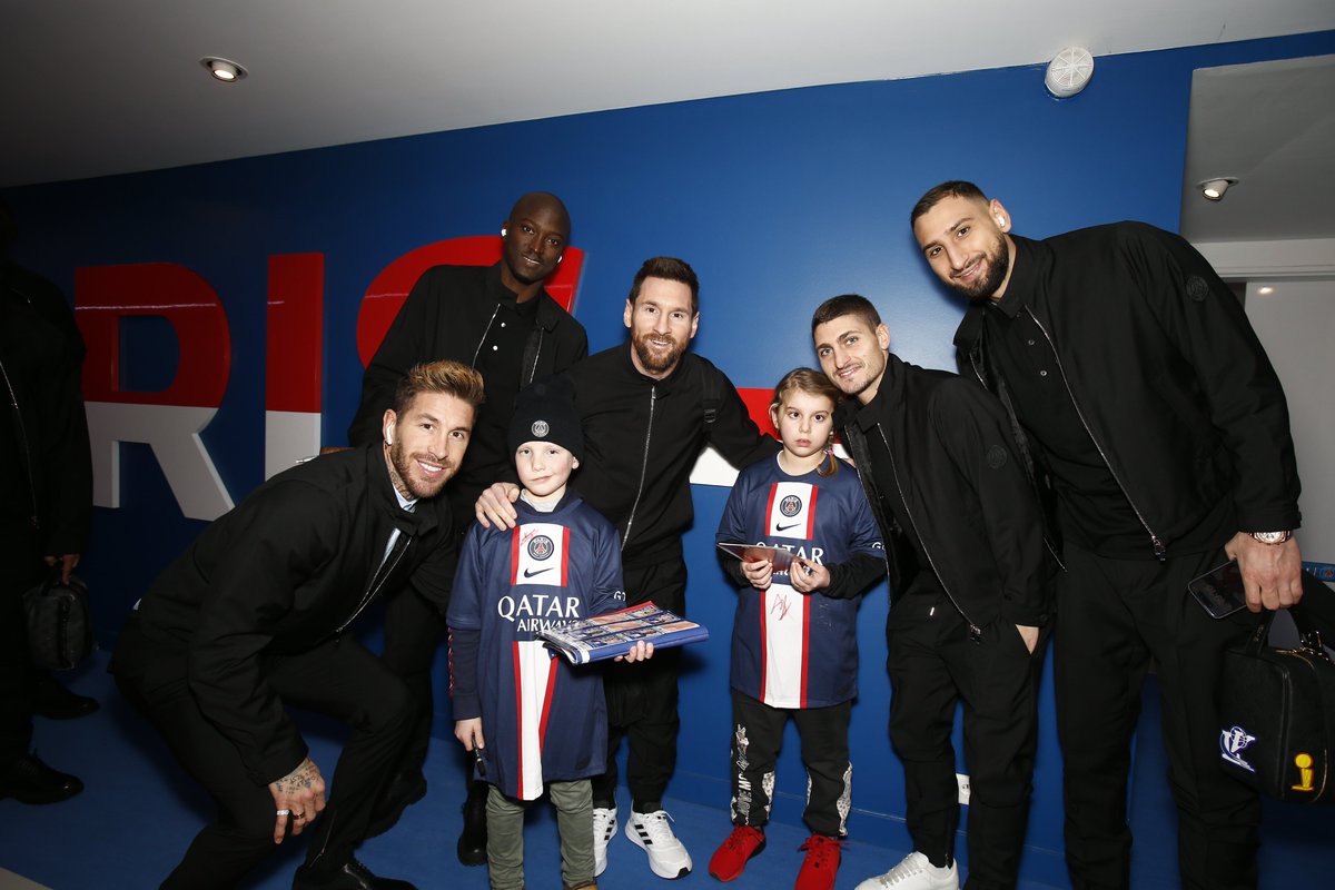 PSG_inside's tweet photo. @Dior ❤️ @FondationPSG 💙

#PSGSDR https://t.co/Hgi852MFVv