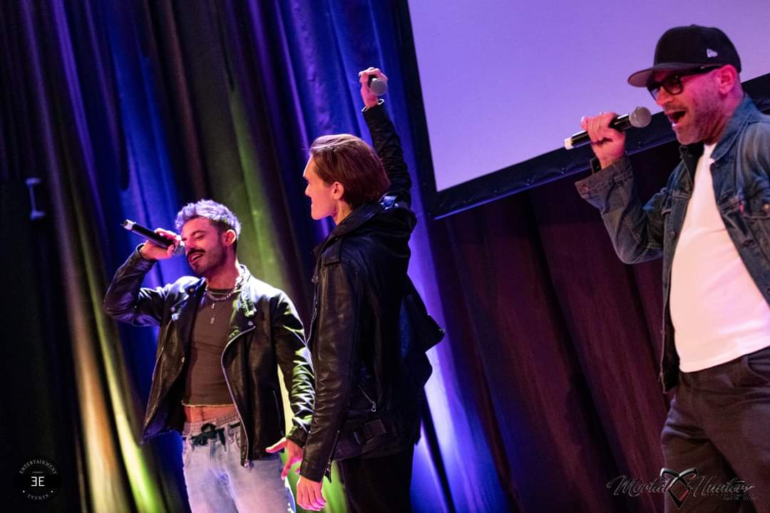 Did you know about karaoke at « Mortal Hunters 2 » ?!
Better buy your tickets now &amp; don't miss the opportunity to sing a song with the stars of #Shadowhunters

★★ Entertainment Events ★★

➰ Mortal Hunters 2 | 8.-9. April 2023 | mortal-hunters.de