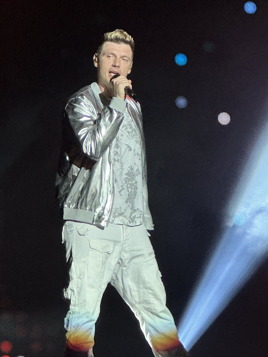 CRFMandy's tweet photo. Os @backstreetboys me conectam com quem eu realmente eu sou, me levam de volta ao meu lugar. Eles me trouxeram amizades, irmandades, meu casamento e td de bom que eu tenho. 

O que eu vivi nesses dois dias eu vou guardar pra sempre no meu coração. #BSBSP ♥️🧬 https://t.co/ig6Ueq2t3Z