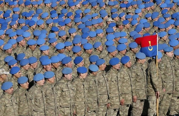 Bu Kahramanları koruyan bir kanunlarının olmayışından dolayı 37 yılda 420.000 Uzman Çavuş çeşitli nedenlerden dolayı sözleşme feshi yaşamıştır. 

Bu rakam dünyadaki bir çok devletin ordusunun sayısından fazladır ❗️

#VatanaCanVereneKadro