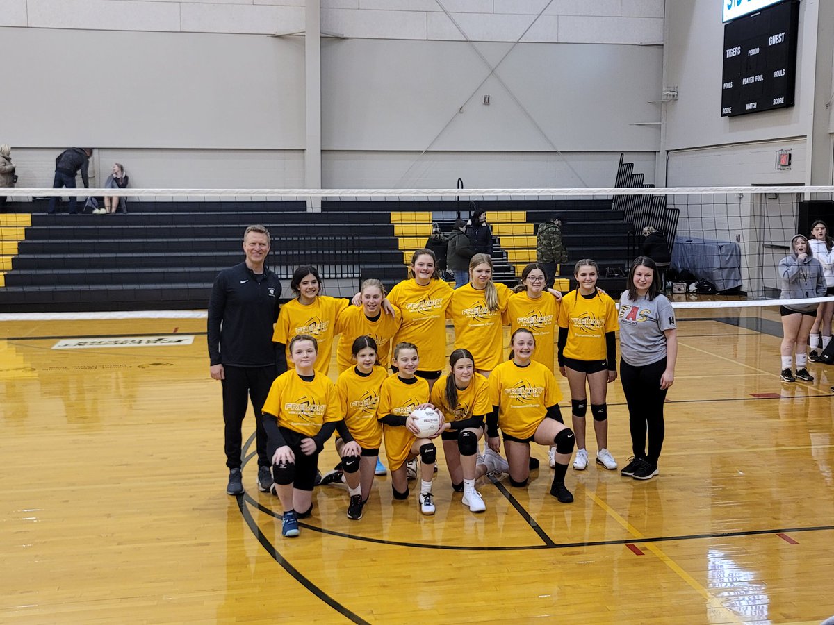 FremontVBClub's tweet photo. Congratulations to the 12-1 team on their tournament championship today. https://t.co/Qy3xvZ1VI8