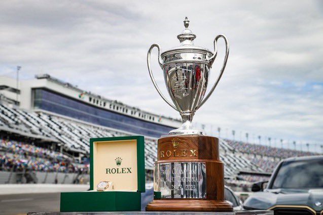 Hélio Castroneves é TRI nas 24 Horas de Daytona!! Um GIGANTE do automobilismo mundial 🏁🇧🇷 @h3lio @DAYTONA @Rolex24Hours #IMSA #Rolex24 #Daytona24h #AcuraMotorsports