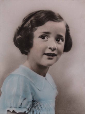 29 January 1935 | A Dutch Jewish girl, Elisabeth Polak, was born in The Hague.

She was deported to #Auschwitz in October 1943. She was murdered in the gas chamber after selection.