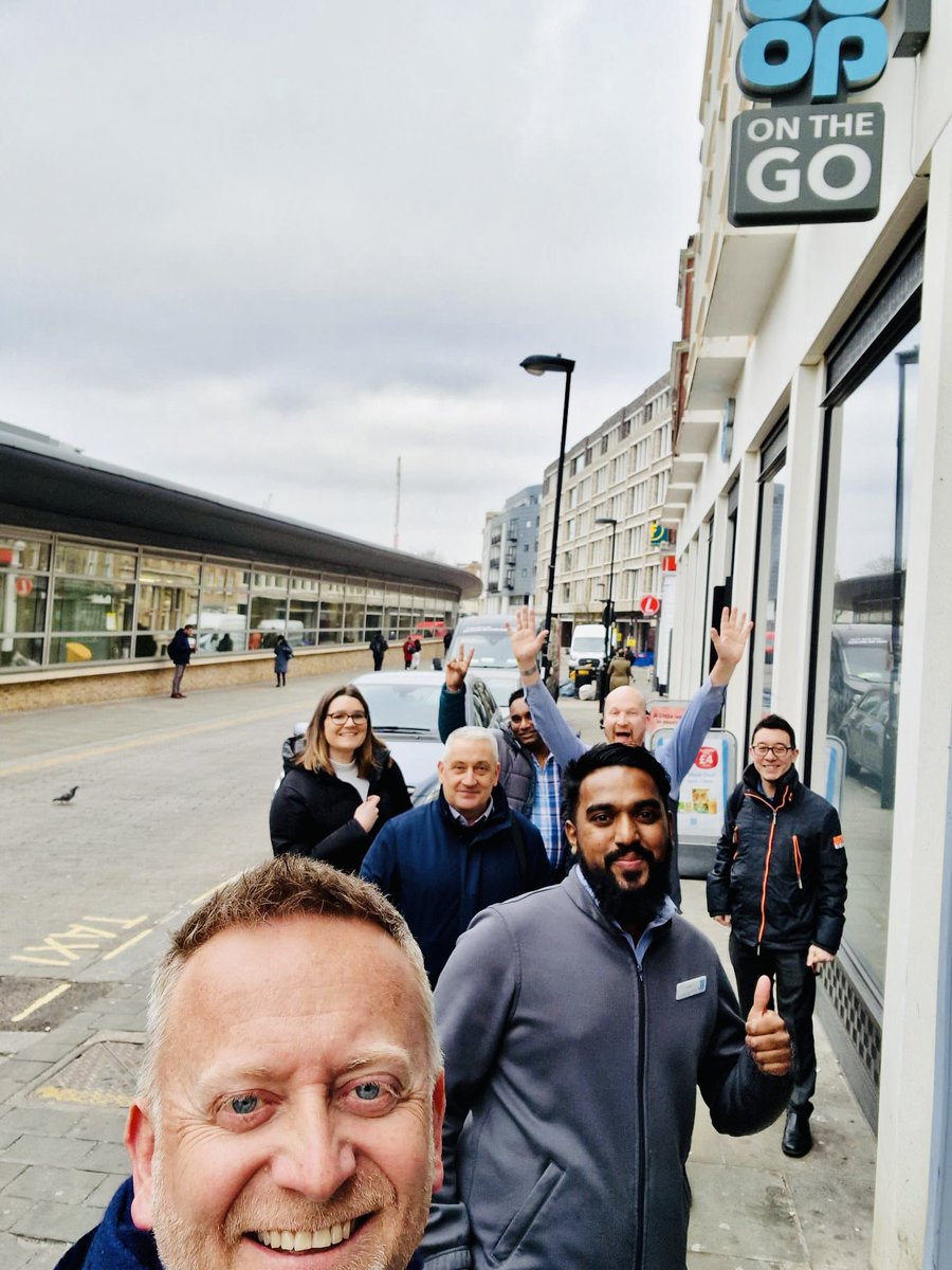 KateRodger16's tweet image. Reflecting on last week - listening, learning &amp;amp; great conversations 🙌🏻 

✔️ Store visits with our fantastic new Risk Lead @UShriyantha &amp;amp; @BrianMcNeil10 👏🏻

✔️ @felixprojectuk visit - 31m meals in 2022 😦

✨ @GrahamWatt16 &amp;amp; @stejohcon rocking hairnets 🕺🏻😎

Ready for Feb 🚀🙌🏻🗓️