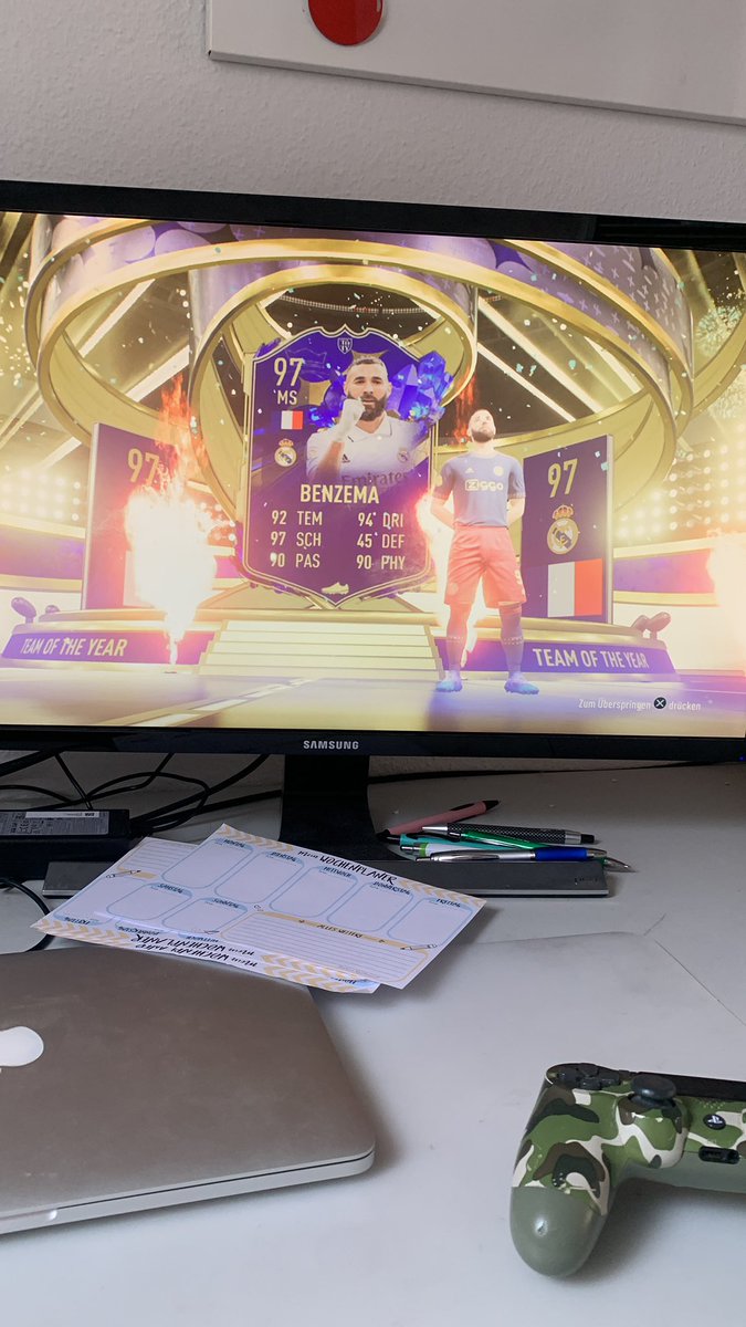 Wh0John's tweet photo. @DaredevilEA Nach dem Trade mbappe kamen heute noch die zwei vorbei, aus 19 Upgrade packs 😅 ich fühl mich so schlecht https://t.co/pGhm29vi4I