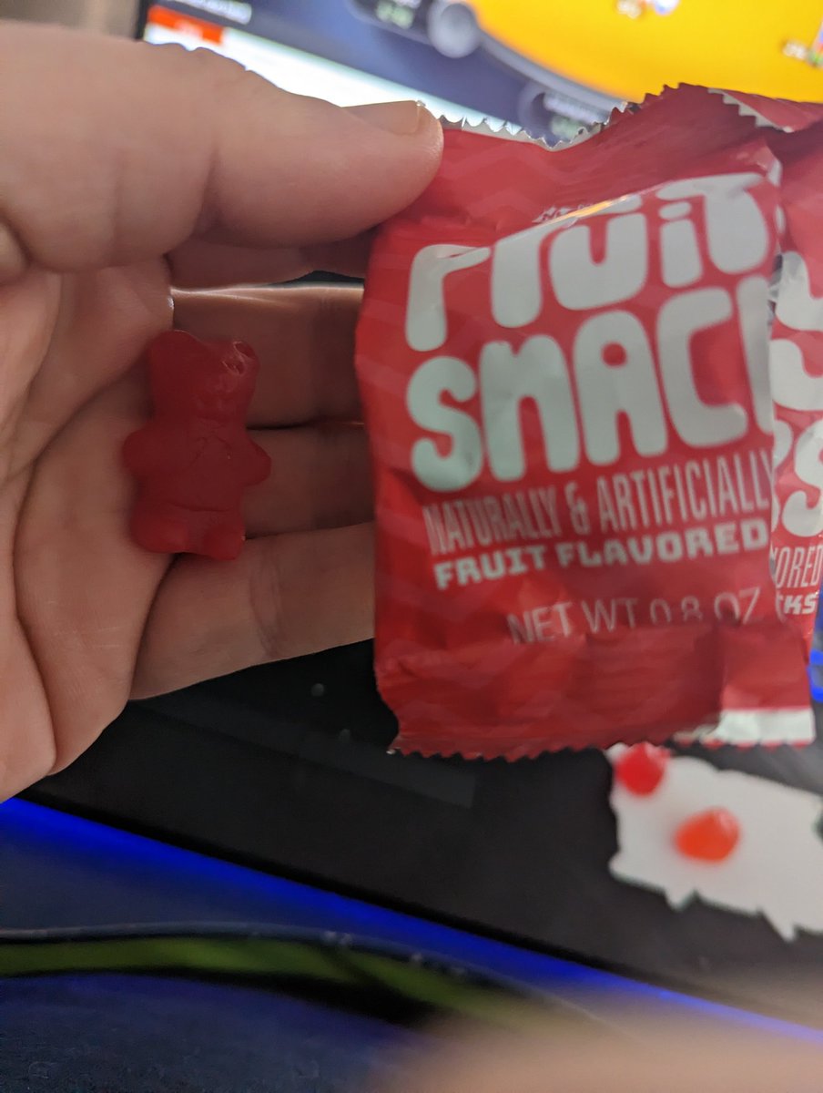 burger_locker's tweet photo. Hi @SamsClub ! Do I win a special prize for finding the Red Bear in my fruit snacks? https://t.co/vGDgGGenVX