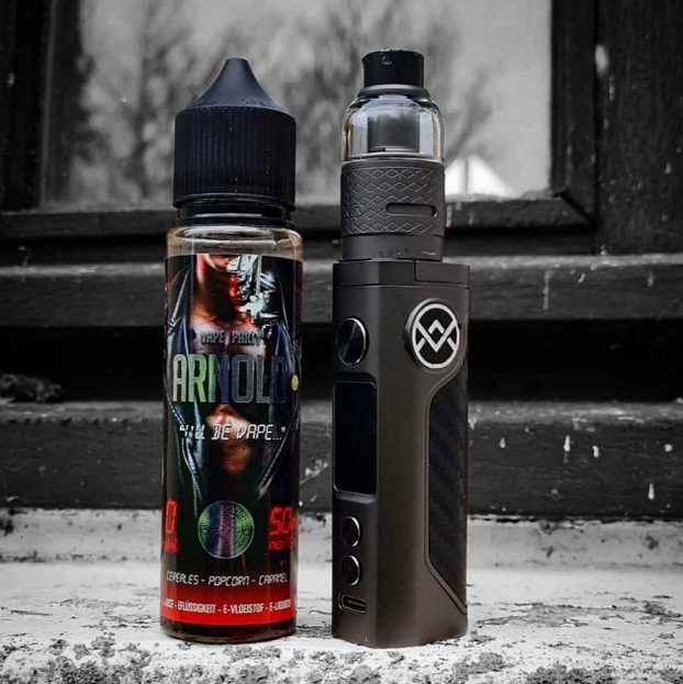 needles_x's tweet photo. Bonsoir 👋🏻 Ma Vape de cette aprem 😤 Le kit Unibox de chez @OXVAOfficial avec le très bon E-liquide "Arnold" de la gamme Vape Party de chez Swoke .
.
#swokevapor #vapeparty #swokevapor #swoke #eliquidefrançais #eliquidegourmand #eliquidefrance #oxva #oxvaunibox #manixbcg https://t.co/Mx0P0nVU2Z