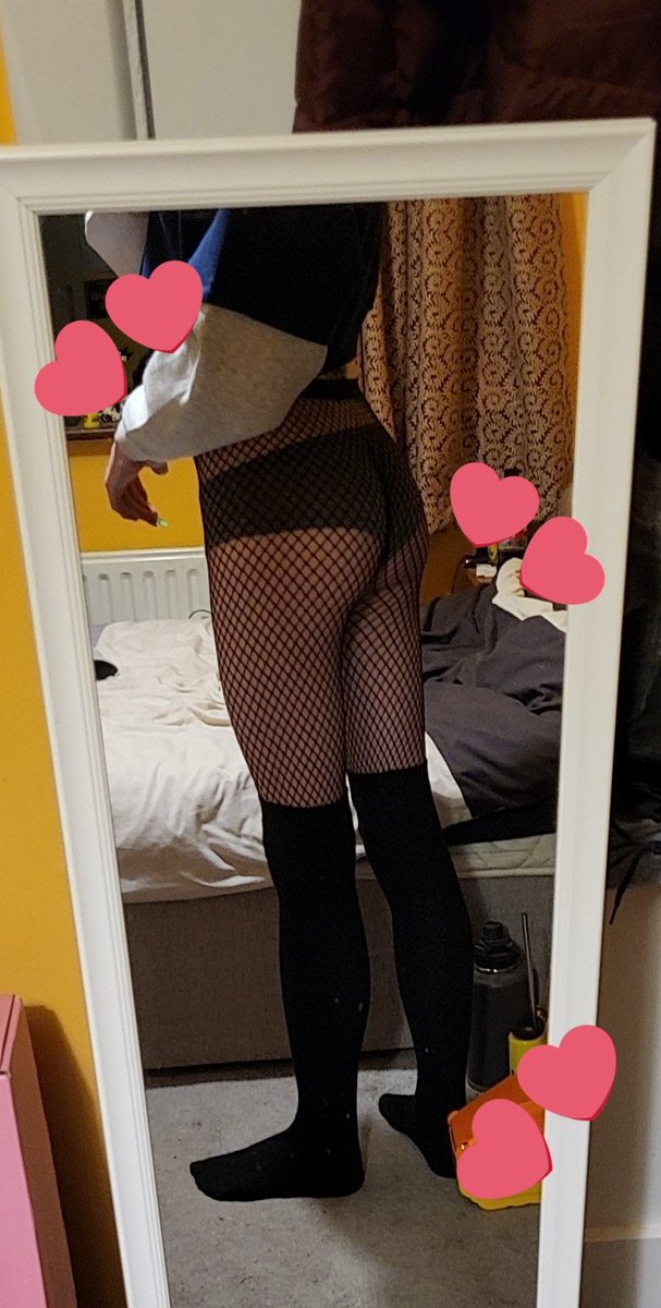 PinkkAphrodite's tweet photo. Theres just something about thigh highs and fishnets. Just mphfff     😝🤩 https://t.co/ye7NmAKiZV