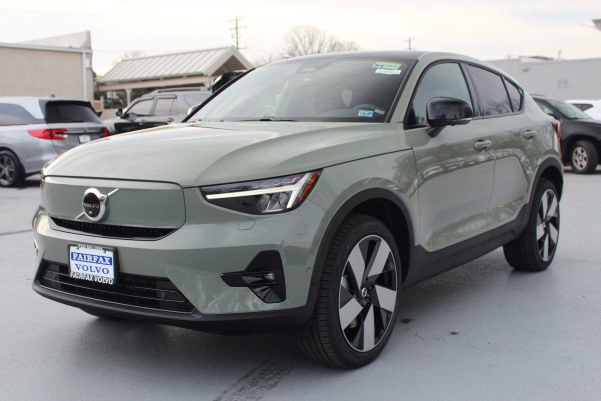 FairfaxVolvo's tweet photo. We have LOTS of brand-new electric Volvos here at the dealership! ⚡🚘

Enjoy this gallery of some of the options we have available 😍

See more on our website here: https://t.co/DYT7u9j8pN

#volvo #c40 #recharge #fairfaxvolvo #fairfaxcars #ev #electriccars https://t.co/ryj7IKk1GO