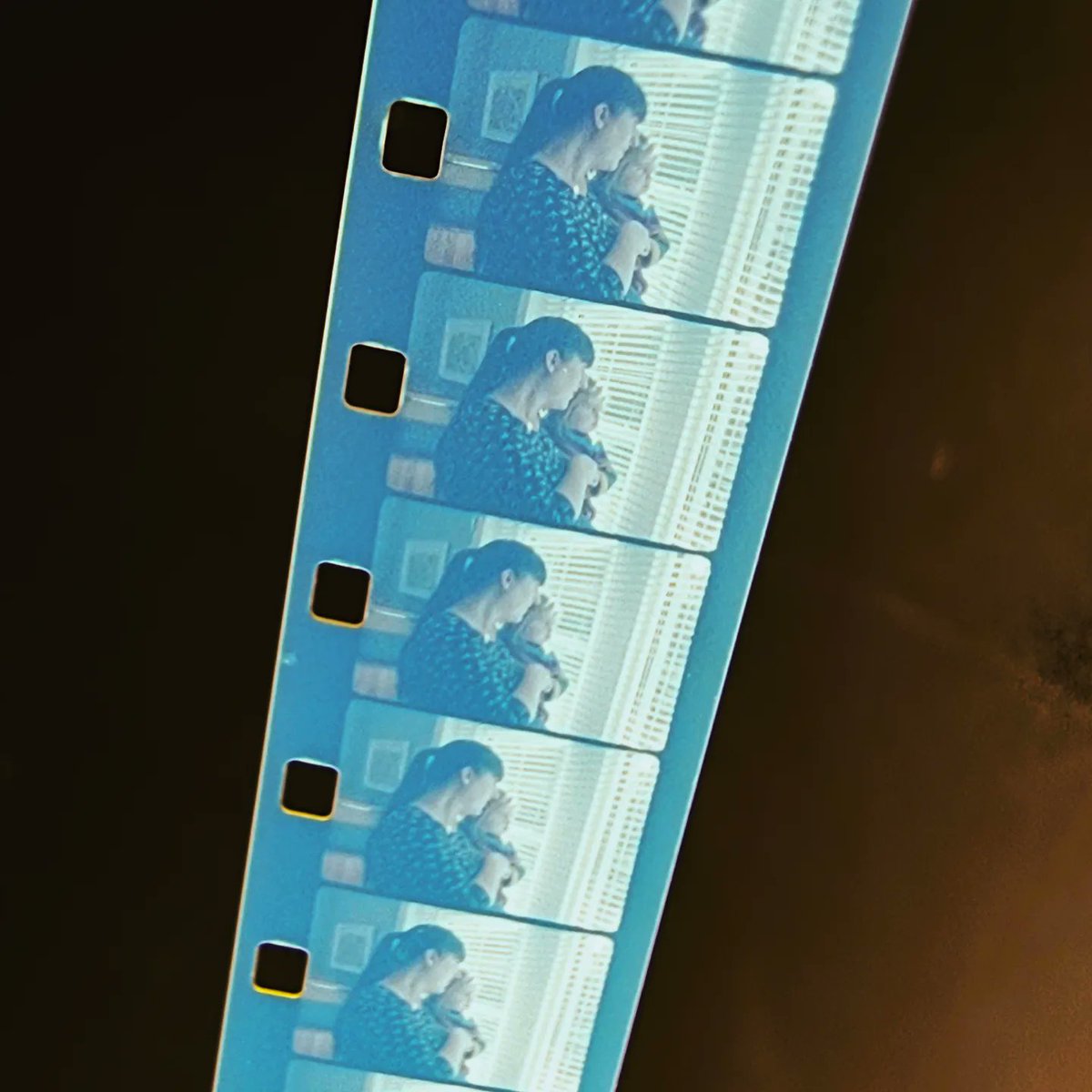 CameraCrate's tweet image. I had a couple of rolls of #super8 arrive back from @gaugefilm  today. Normally I'd wait for the scans to land in my inbox but these were very special moments of family meeting our 2nd born so I couldn't resist snapping a few close ups on my phone so I could have a sneak peak!!