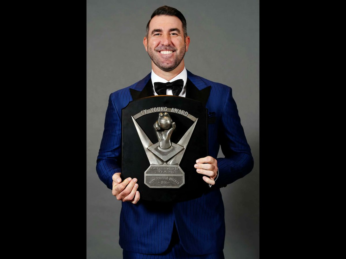 Stay Hot MLB: The Cy Young Awards Were Given Out Last Night And Both Of Them Have A Massive Typo barstoolsports.com/blog/3454188/s…