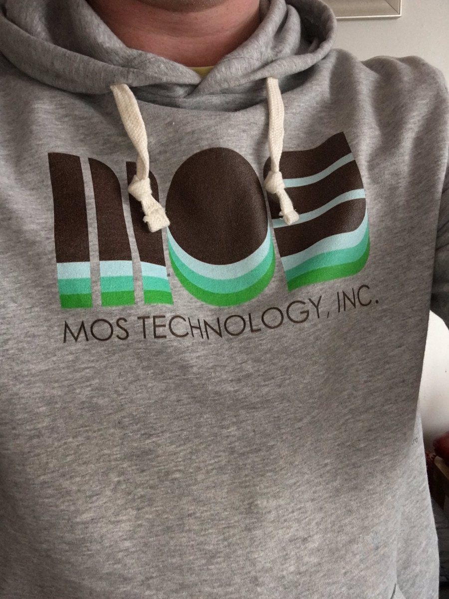 VingTroiSeize's tweet photo. #Clothes #Commodore #CBM #MOS #MosTechnology https://t.co/VXVzXASPKh