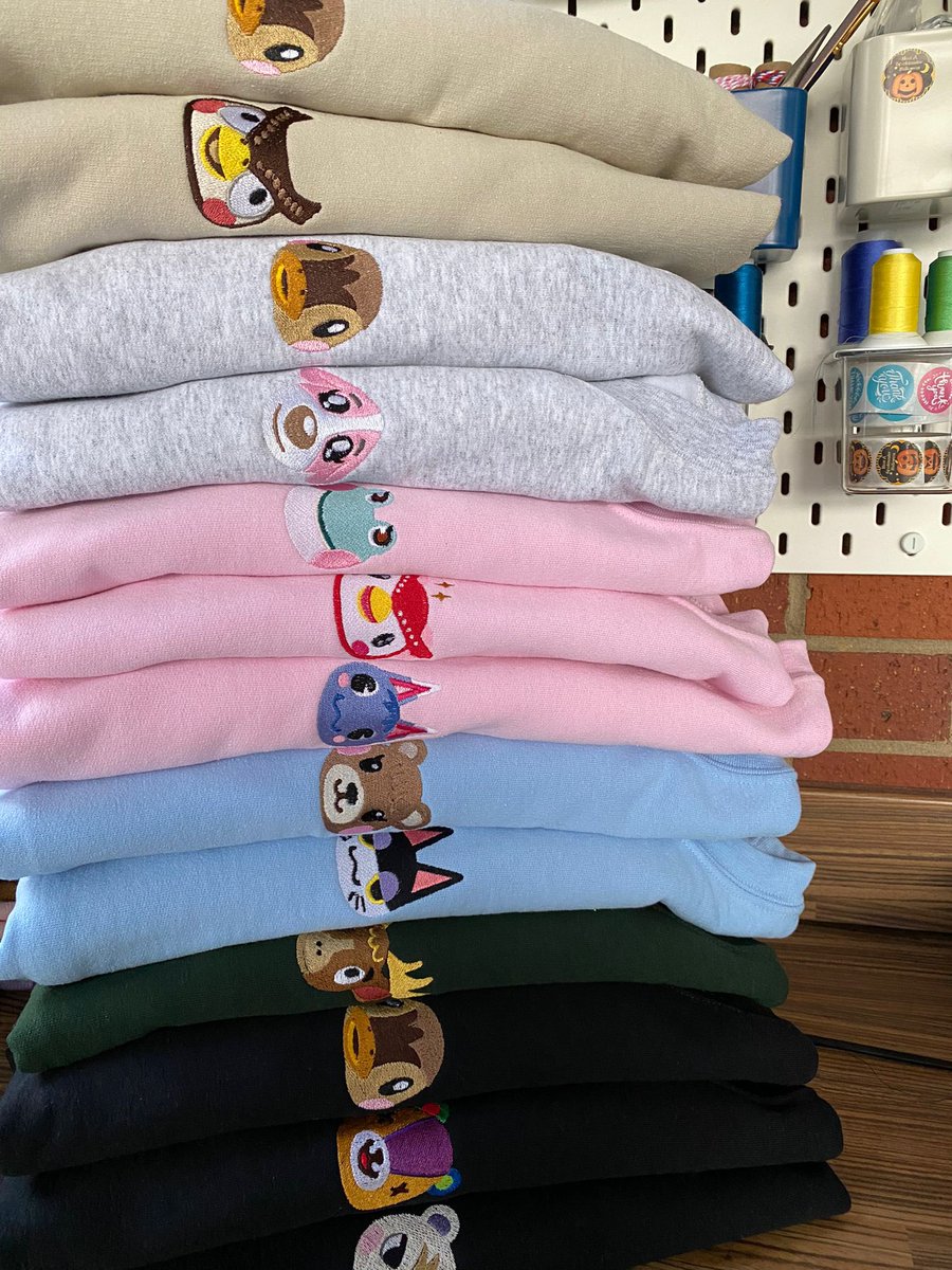 nooksneedlesco's tweet image. ⭐️ GIVEAWAY ⭐️

Giving away 1 ACNH sweatshirt - your choice of character/colour/size! 

To enter:
✨Follow me &amp;amp; @splashjaguar 
✨Like &amp;amp; RT this post
✨Reply with which character you would pick! You can pick any 💝

Open internationally! 🌏✈️

Closes February 5th 💚