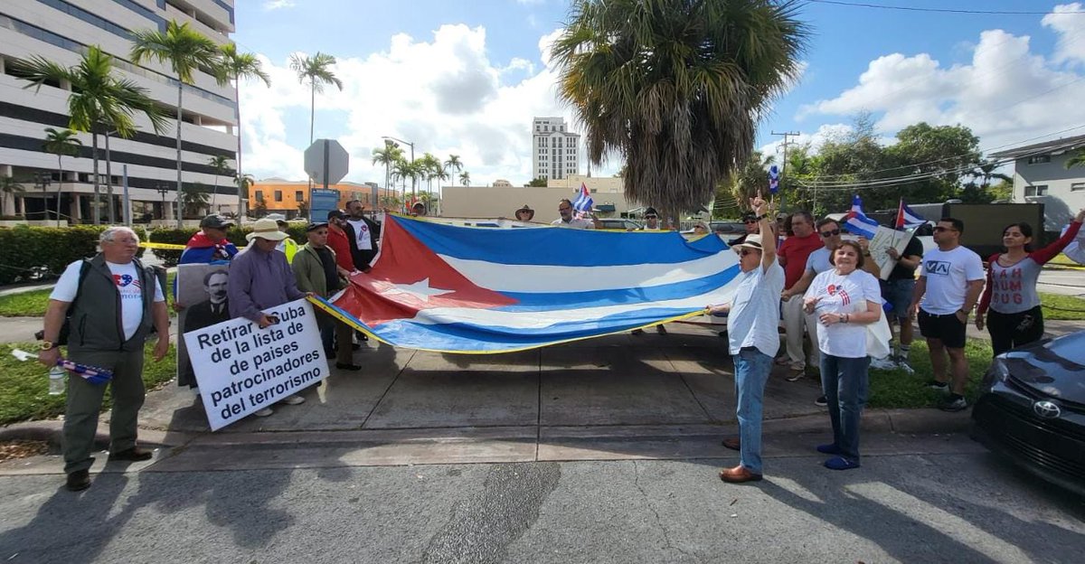 Con energías renovadas e inspirados en ideales de Martí, amigos solidarios y cubanos residentes en el exterior reemprenden este 2023 las caravanas y los #PuentesDeAmor para denunciar las carencias y el sufrimiento provocados por el bloqueo a las familias cubanas #MejorSinBloqueo