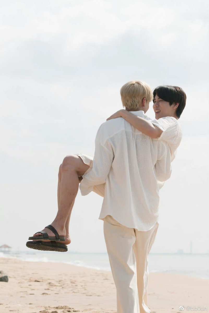 GreenNihility's tweet photo. It's so strange， all the characters in Between US have a happy ending，but I cried in the end.😭😭😭
Please tell me， i can finally wait the day that love is love， right？
#BetweenUsFinalEP
#BounPrem https://t.co/uACqAB2cjg