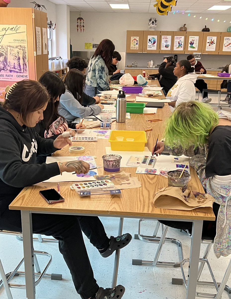 DVHS Visual Art tweet media