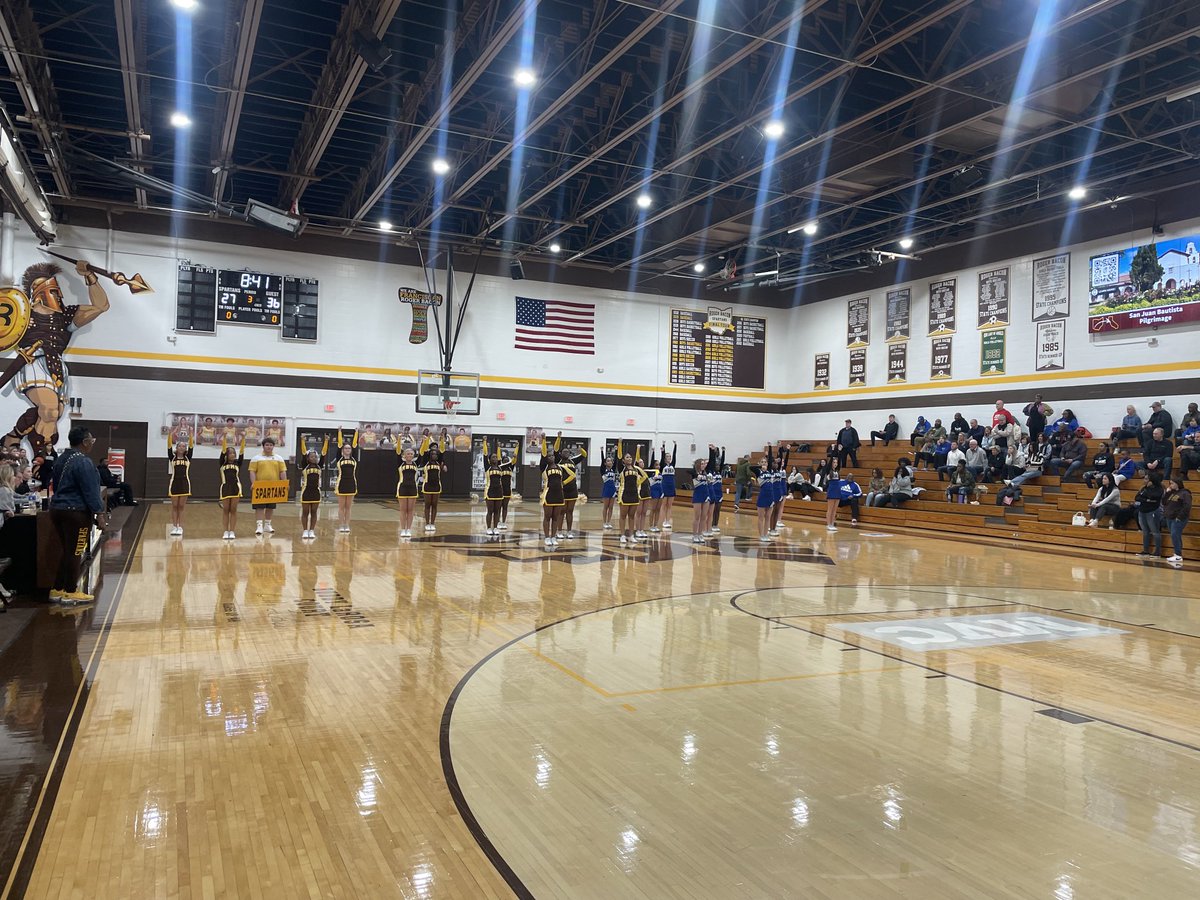 ⁦<a href="/RogerBaconCheer/">Roger Bacon Cheer</a>⁩ and ⁦<a href="/WyomingSports/">Wyoming Athletics</a>⁩ Cheerleaders in a joint cheer last night!   Awesome to have both squads work together!
