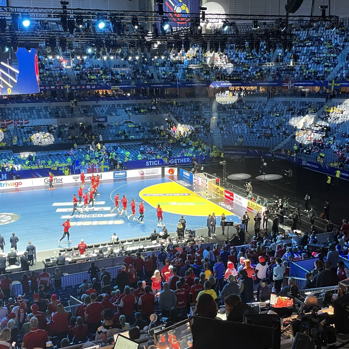 Skal Danmark vinde VM for 3. gang i træk? Opvarmningen er i gang i Stockholm. VM-finale 🇩🇰⚔️🇫🇷 kl. 21. Reaktioner og analyse i <a href="/radio4dk/">RADIO IIII</a> Morgen i morgen tidlig 📻