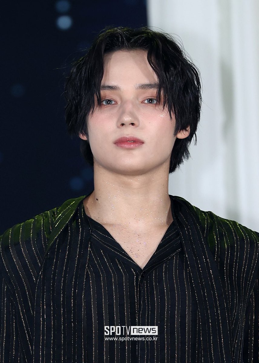 comeback day!
 
#채원 #CHAEWON #휴닝카이 #HUENINGKAI