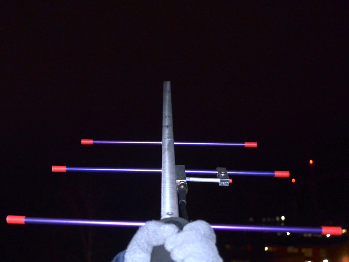 M0SKN_SA5IKN's tweet image. Pushing to the limit! Two #EME QSOs using... 3 elements from Arrow II satellite antenna! DL7APV and UA3PTW. 
Moon was visible during QSO with UA3PTW and covered by clouds when in contact with DL7APV. Yaesu FT-818, 20cm LMR240, 1dB NF, 40W.

#amsat #moonbounce #hamradio