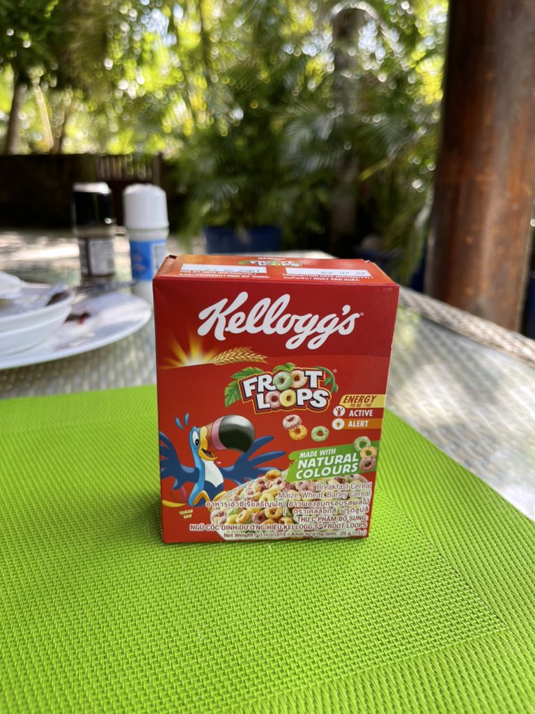 MikeCampese's tweet image. An island breakfast.  #🎸 #🎶 #🌴#mikecampese #frootloops #kellogs #cereal @kelloggsus #borabora