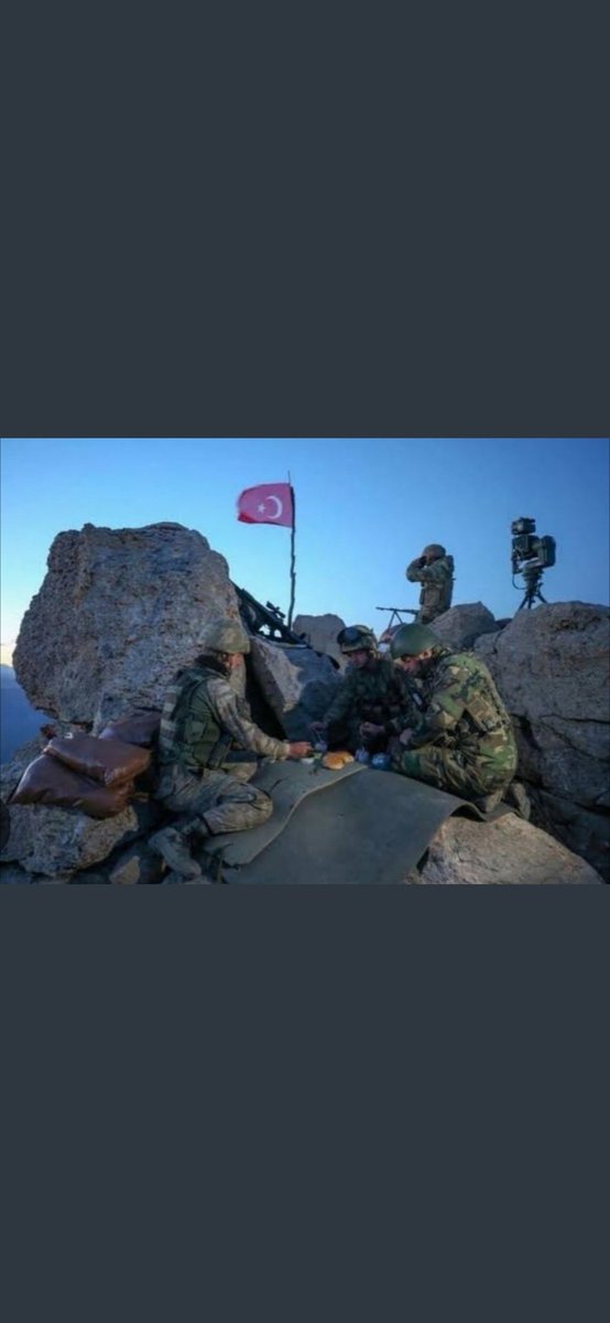 sametbilgili55's tweet photo. #VatanaCanVereneKadro Profesyonel Askerin mesleki güvence sorunu olmaz
Hastalığında uğruna can verdiği görevinden atılmaz
Milletimin huzuru için canımdan vazgeçerim diyen kahramanların mesleki güvence sorunları acil çözülmelidir
#UzmanÇavuş’lar yetkililerden müjde bekliyor https://t.co/KYxhKGQH0l