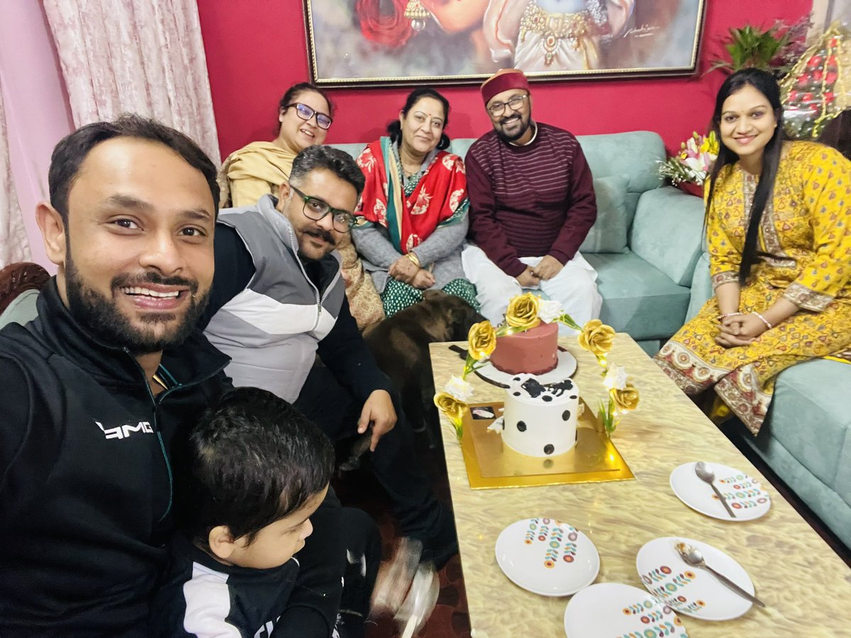 AlokikUpadhyay's tweet photo. Papa Ji cake cutting ceremony with family @MLAYogendraBJP https://t.co/mTb5ab3rSV