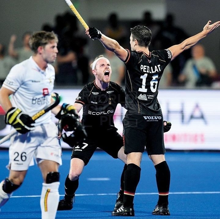 'Hola, les habla Gonzalo Peillat. El hombre que le hizo goles históricos a todos los grandes y EL único argentino que sabe cuánto pesa la Copa del Mundo (de hockey masculino)'. 🏑🥇🏆 El Acha. Infalible. Infaltable. Y con el tiempo haciéndole guiños 🤯 CAMPEON DEL MUNDO 🇦🇷🇩🇪🙌🏻