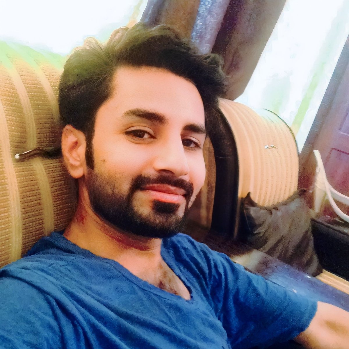 Harf_E_Raaz_'s tweet photo. #NewProfilePic https://t.co/35w7lUWh9y