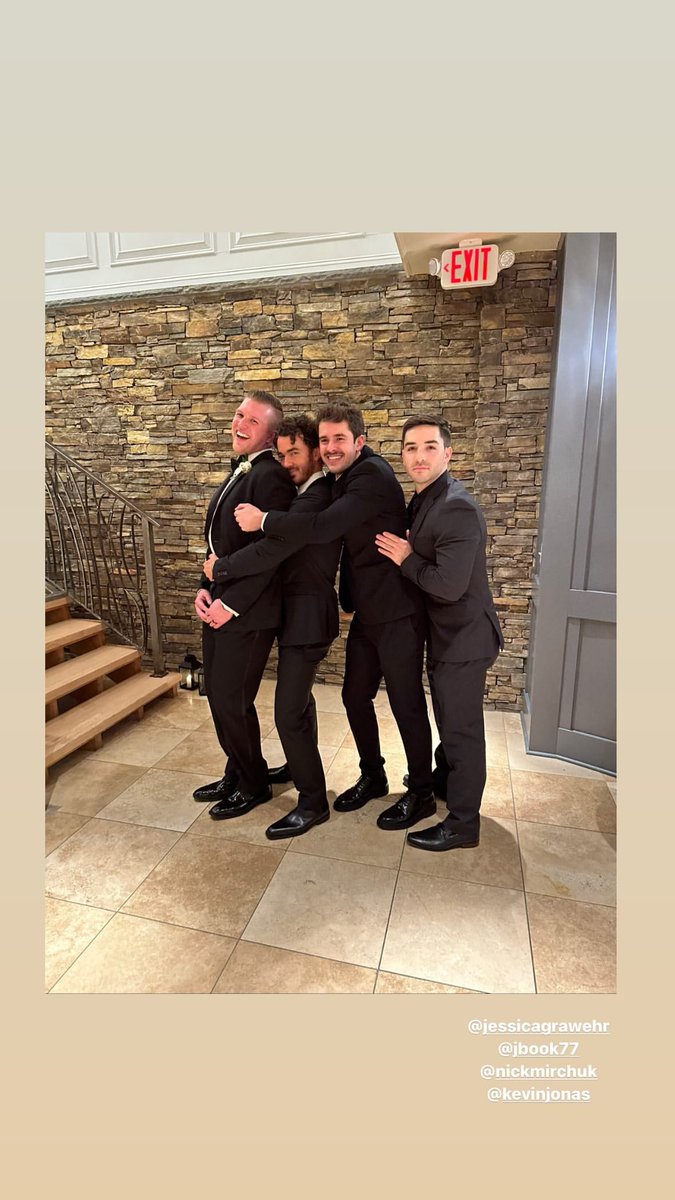 Kevin Jonas France tweet media