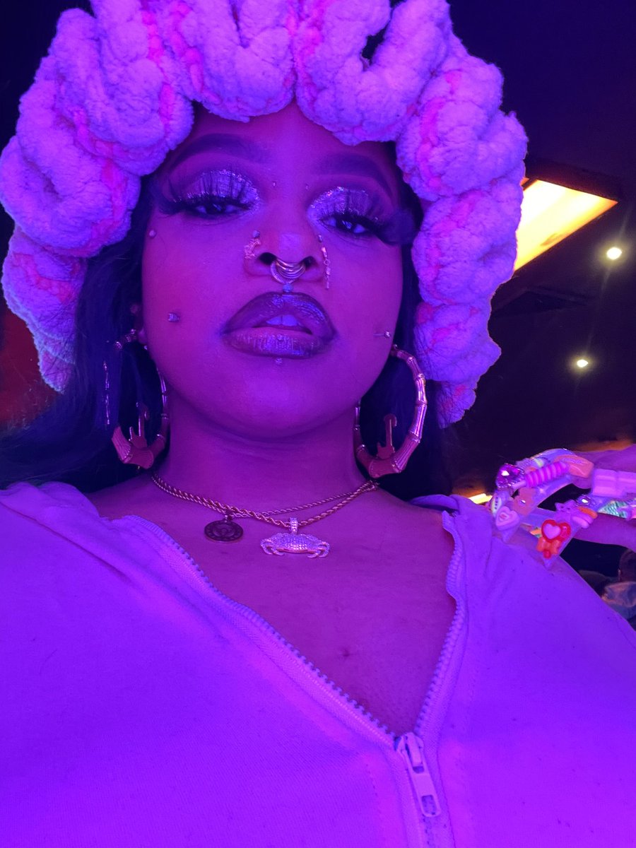 thatmelanintho's tweet photo. what he/she/they see(s) https://t.co/zNGHD8IzAL