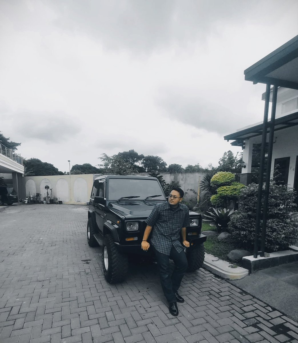 Twiter_Receh's tweet photo. Besi Tua Aja Dirawat Apalagi Kamu. https://t.co/Bz1GqsS6Sa