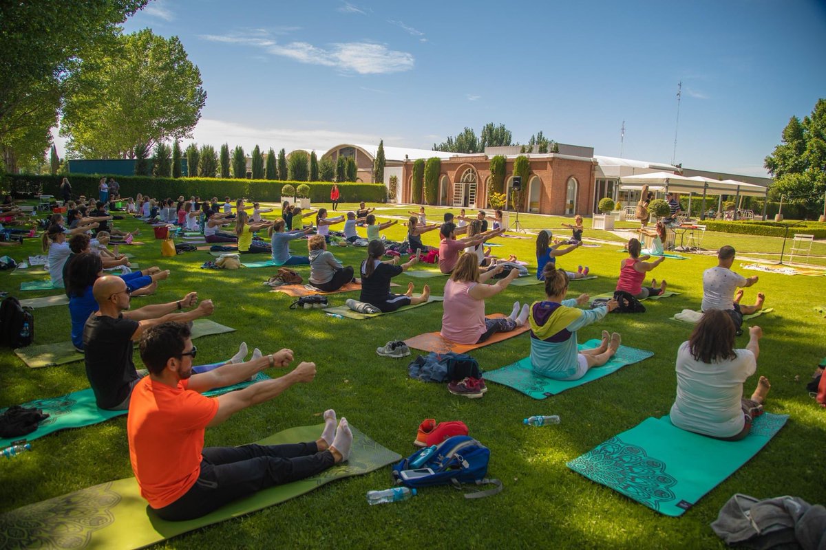 mendoza_tur's tweet photo. ¡Descubrí "Yoga por los Caminos del Vino"!

Viví esta fantástica experiencia de bienestar en noche de luna llena.

📅 Domingo 5 de febrero, 19:30h.
📍 Bodega Bombal.
🎫 Entradas: https://t.co/nO3QniEeyU

#Mendoza #CapitalMundialDelVino #VENGAN https://t.co/KPNwcelIGr