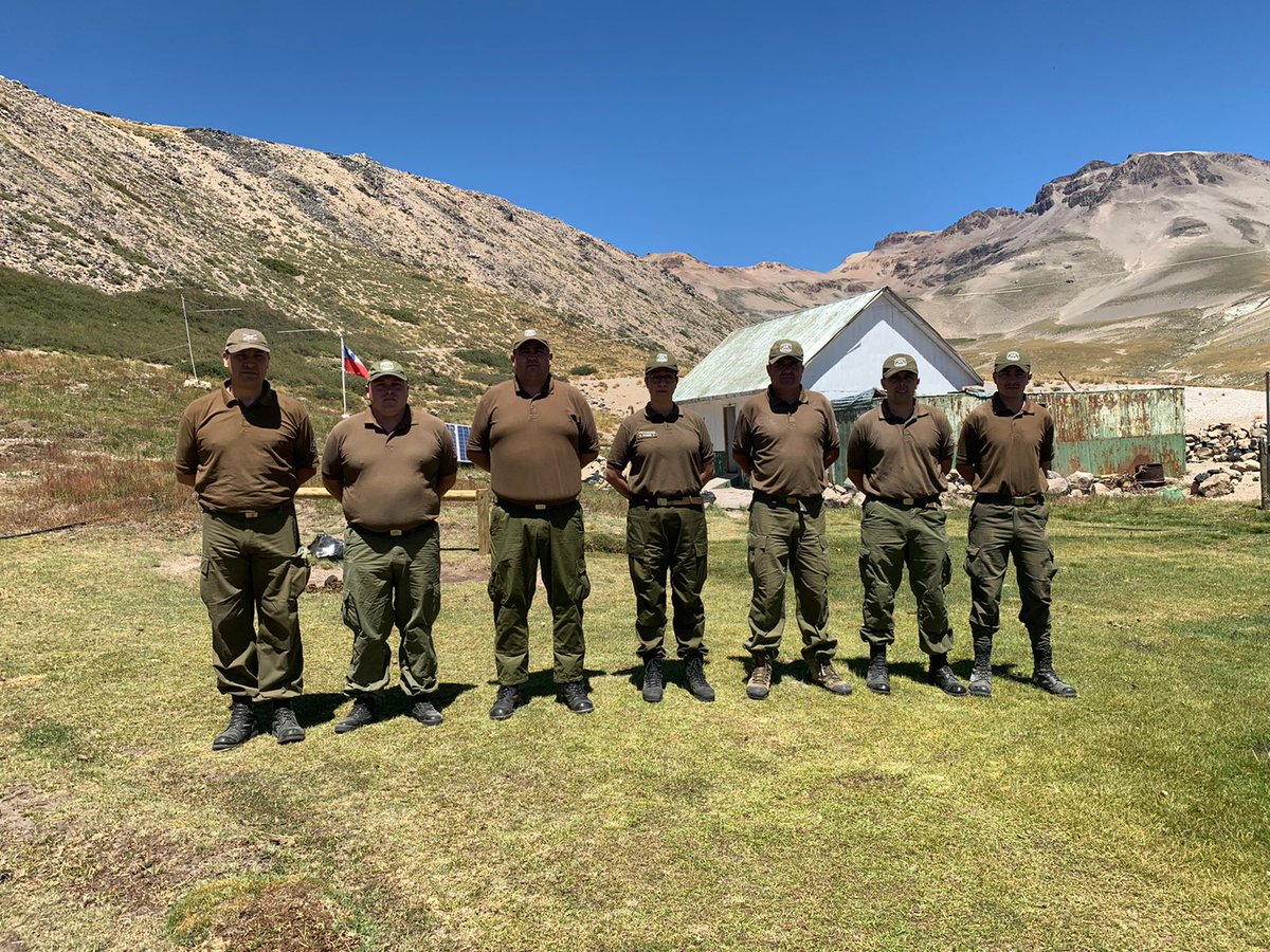Carab_Maule's tweet photo. Carabineros desarrolla un importante trabajo de soberanía, seguridad y prevención en la Cordillera durante el periodo estival a través de las avanzadas fronterizas. Es por ello que hoy la Prefec. #Talca realizó el relevo de su personal en #PiedrasColoradas y #CabecerasDelGrande. https://t.co/ZIr9rMJiRY
