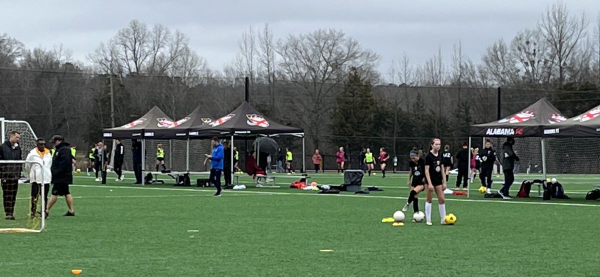 Coach_JRS4's tweet photo. The rain held off just long enoughβ¦good way to spend the morning looking for future πs at the @Bham_United #WinterCombine https://t.co/pshosCbT39