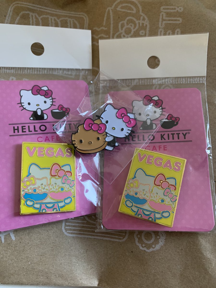 vani_valentine's tweet image. Some self care this morning. 
I finally got that My Melody cupcake I’ve been wanting 💕 #HelloKittyCafe #cupcakes #sanrio