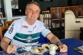 CutFrederico's tweet photo. @desmentindobozo Qual a dificuldade desse jumento em usar um prato adequadamente? https://t.co/mJMvM5mHAH