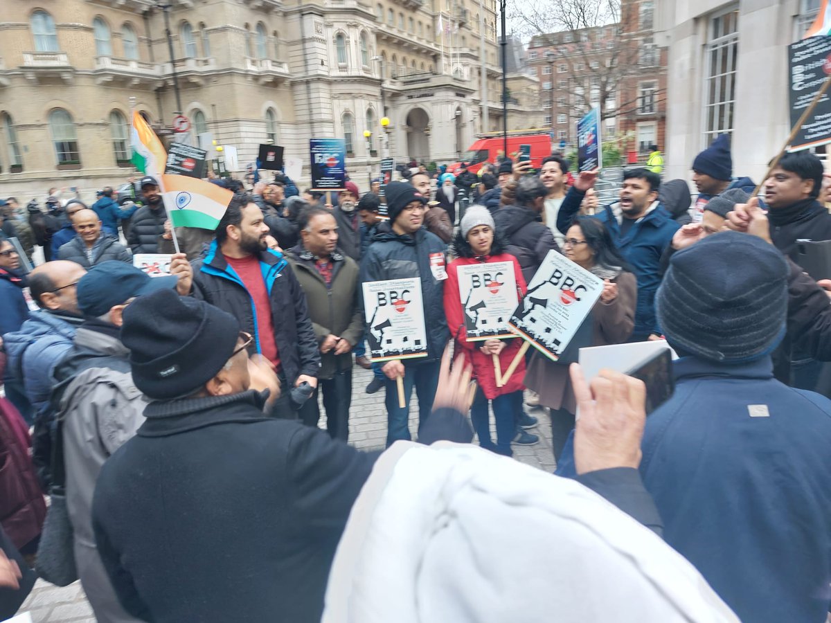 OFBJPUK's tweet photo. #IndianDiaspora protested against
#biasedbbc nationwide. Anger seen against pathetic media.
Below r pictures of #Glasgow, #London, #Birmingham, #Machester office.#DefundTheBBC #BBCBias #BBCLies #BBCpropaganda #protestAgainstBBC #BBCDocumentaryRow
#ShameOnYou #BBC #BBCQuitIndia https://t.co/6Q9DsjxTL1