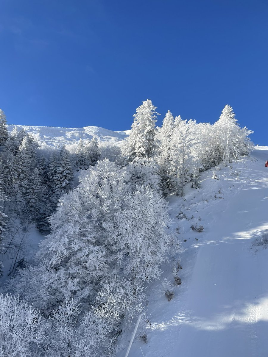 LauLaborie's tweet photo. ❄️ Le Lioran ❄️ @cantalauvergne @StationduLioran @Auvergne @AuvergneMarque https://t.co/GzluhWN4KM