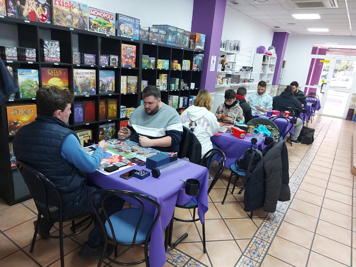 GeekLogía ◬ tweet media