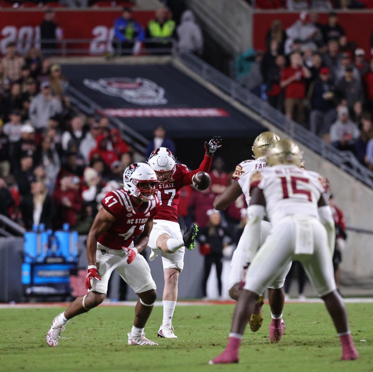 shanee_mc's tweet photo. Blessed and grateful for my years of college football. The unforgettable memories, and great friendships are things I will cherish forever. Thank you Towson, and NC State for changing my life forever. Playing my last season for the Wolfpack was a dream come true. Thank you 🐺🐯❤️ https://t.co/n8pPJi79Jm