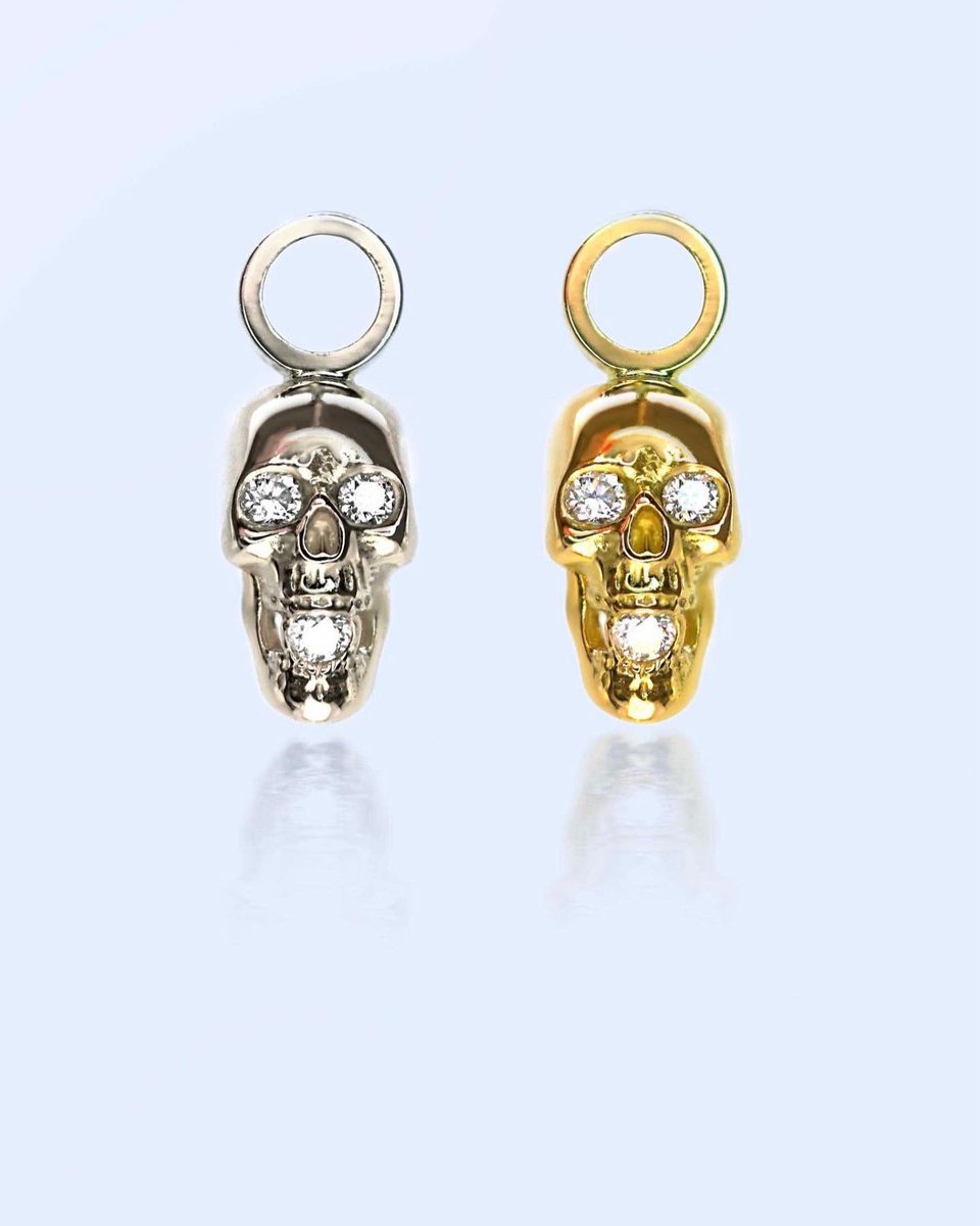 High quality and sculptural beauty. Our 18k solid gold skull charms are stylish, rebellious and full of charm! 😉💀💎
⠀
#skullcharms #skullcharm #skullart #skulls #skullartwork #skulllove #skulljewelry #skulljewellery #skulljewerly #skullearrings #mensfashion #mensstreetstyle