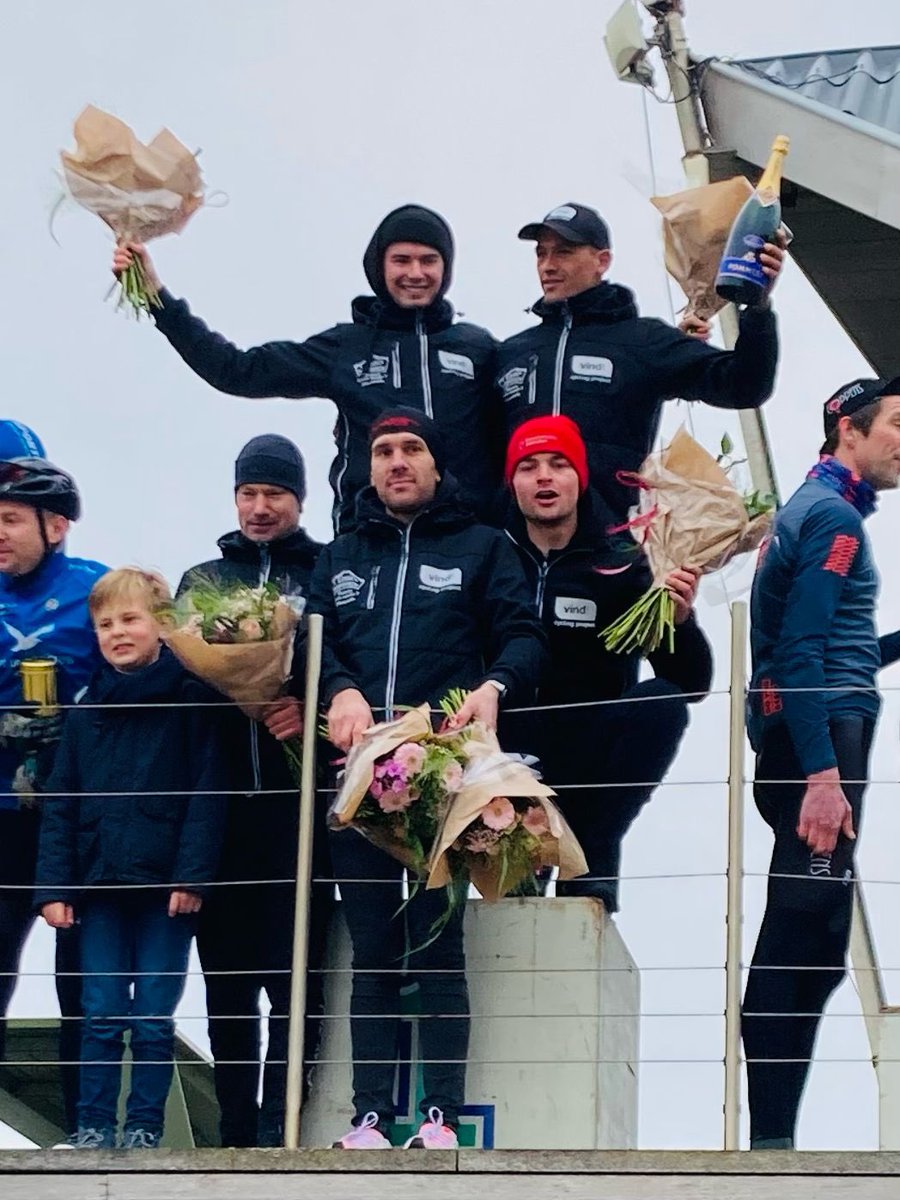 sharpready's tweet image. Laatste #beachrace #Bredene @sharpready @johnrossclauw won de #Corporate met #Vind! 
@arnoverschaeve werd knap derde bij de #duoherenjuniorsmixed @MatthiasSandra2 26/148 #duoheren #vindcyclingproject #SharpReadyLifeStyle 👏💪👌