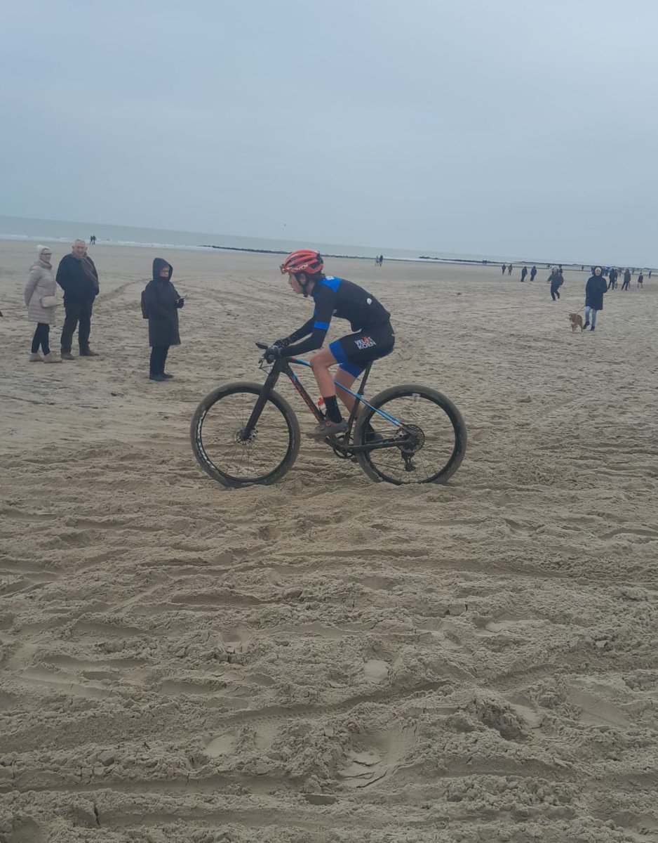 sharpready's tweet image. Laatste #beachrace #Bredene @sharpready @johnrossclauw won de #Corporate met #Vind! 
@arnoverschaeve werd knap derde bij de #duoherenjuniorsmixed @MatthiasSandra2 26/148 #duoheren #vindcyclingproject #SharpReadyLifeStyle 👏💪👌