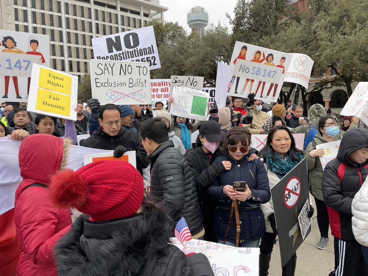 1977Huang's tweet photo. Dallas rally against #sb147 https://t.co/rNbYn4Rxmt